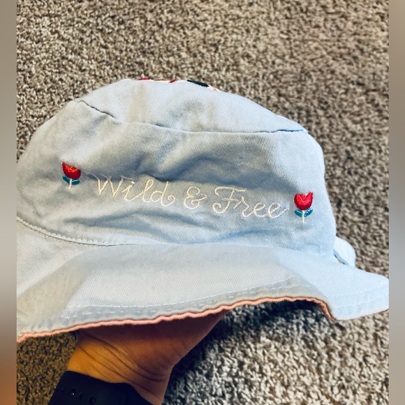 Adorable reversible toddler sun hat ☀️ - Picture 2 of 8